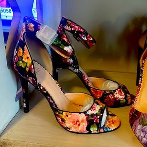 Women Heels (shoes) size 8.5 & 9 Fashion Nova and Other Brands